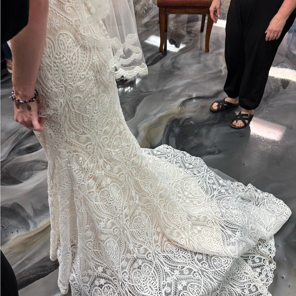 Boho Elegant Lace Wedding Dress - Picture 3 of 4